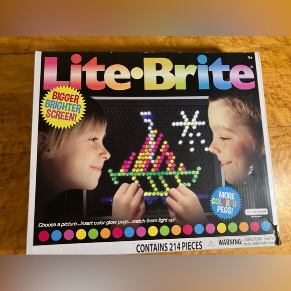 Lite Brite game for kids, comes with unused sheets, excellent condition - Picture 1 of 4
